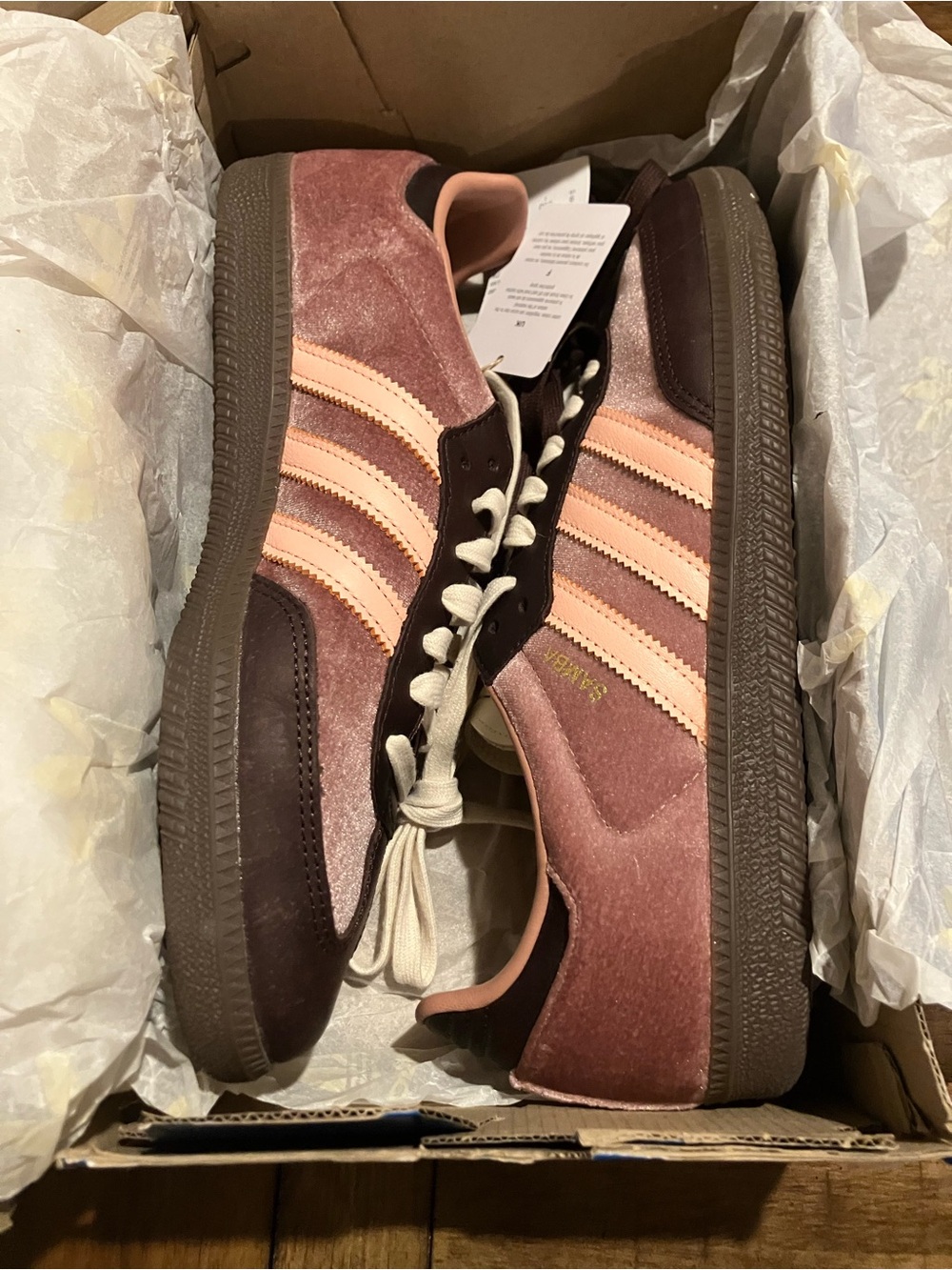 Women’s Adidas Samba - suede -Pink Suede Low-Top Sneakers w Cream accent Sz 9
